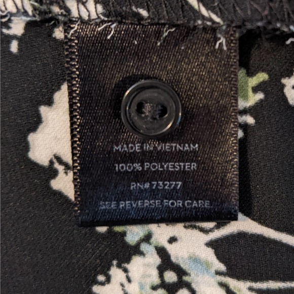 Vera Wang Simply Vera Black and White Floral Print Button Up Blouse Size M - Picture 6 of 6